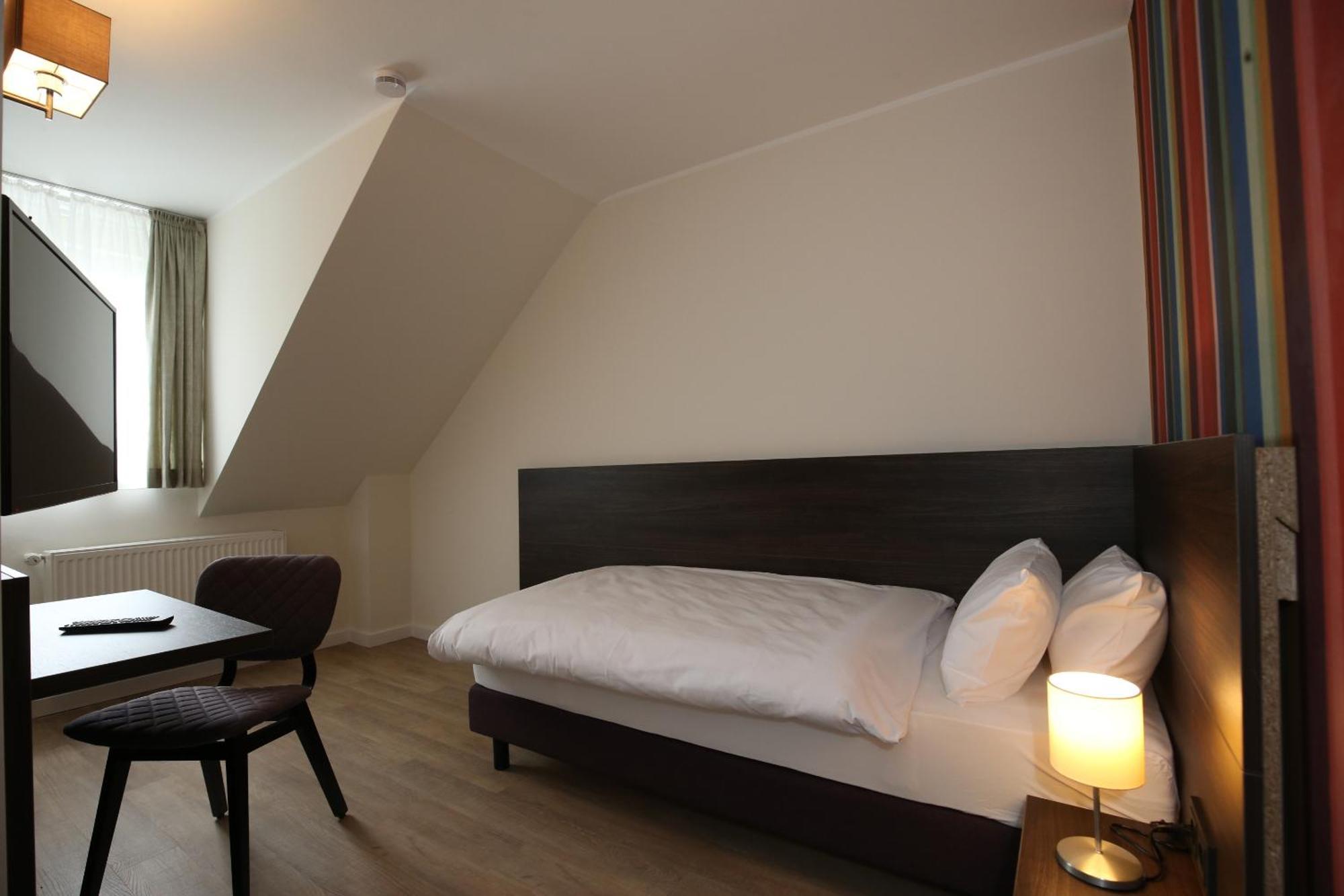 Hotel Faehrhaus Km734 Dusseldorf Room photo
